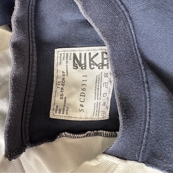 NIKEx SACAI sz XS Hybrid Tee Navy Blue Stripe Tshirt CD6311 White Gray - Picture 5 of 10